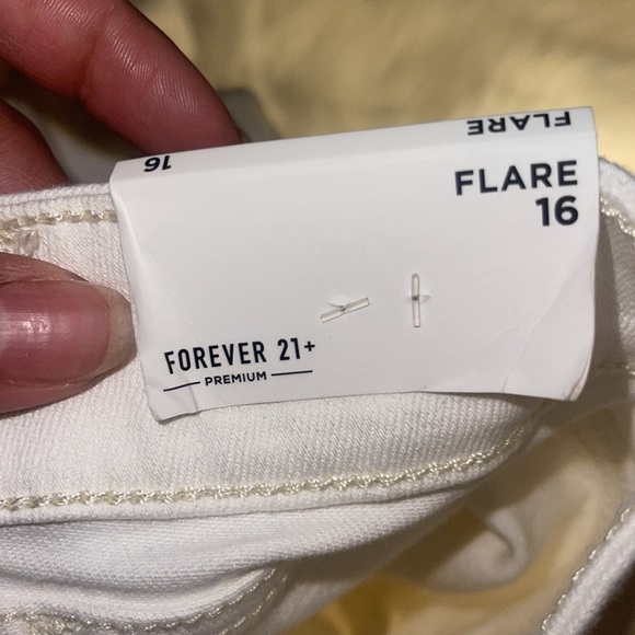 BRAND NEW (NEVER WORN) Plus Size High-Rise Flare Jeans 👖 - Picture 5 of 14